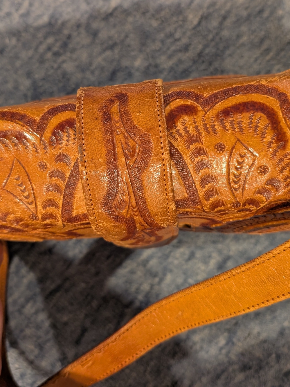 Handcrafted Vintage Tooled Leather Shoulder Bag - Flores' Bags - Picture 10 of 17